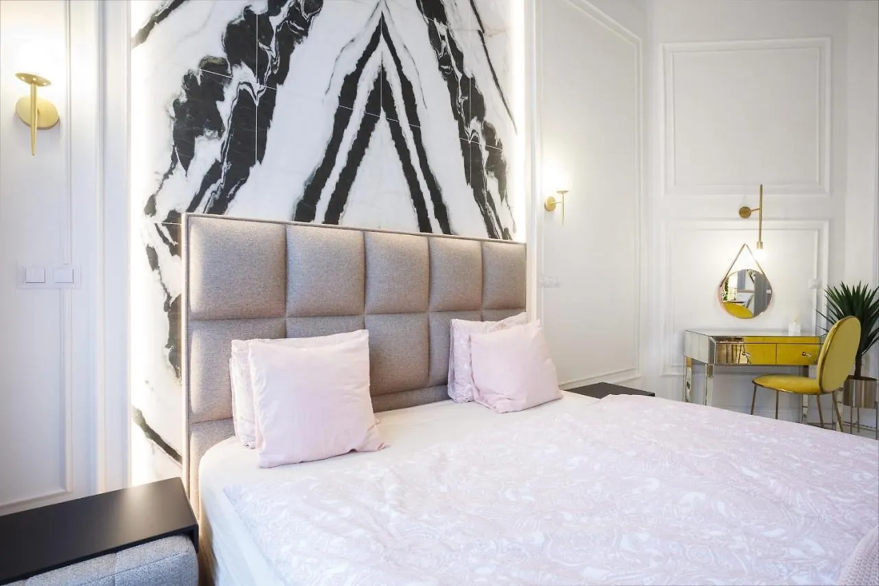 Palace Apartment By Main Station - Premier의 연락처